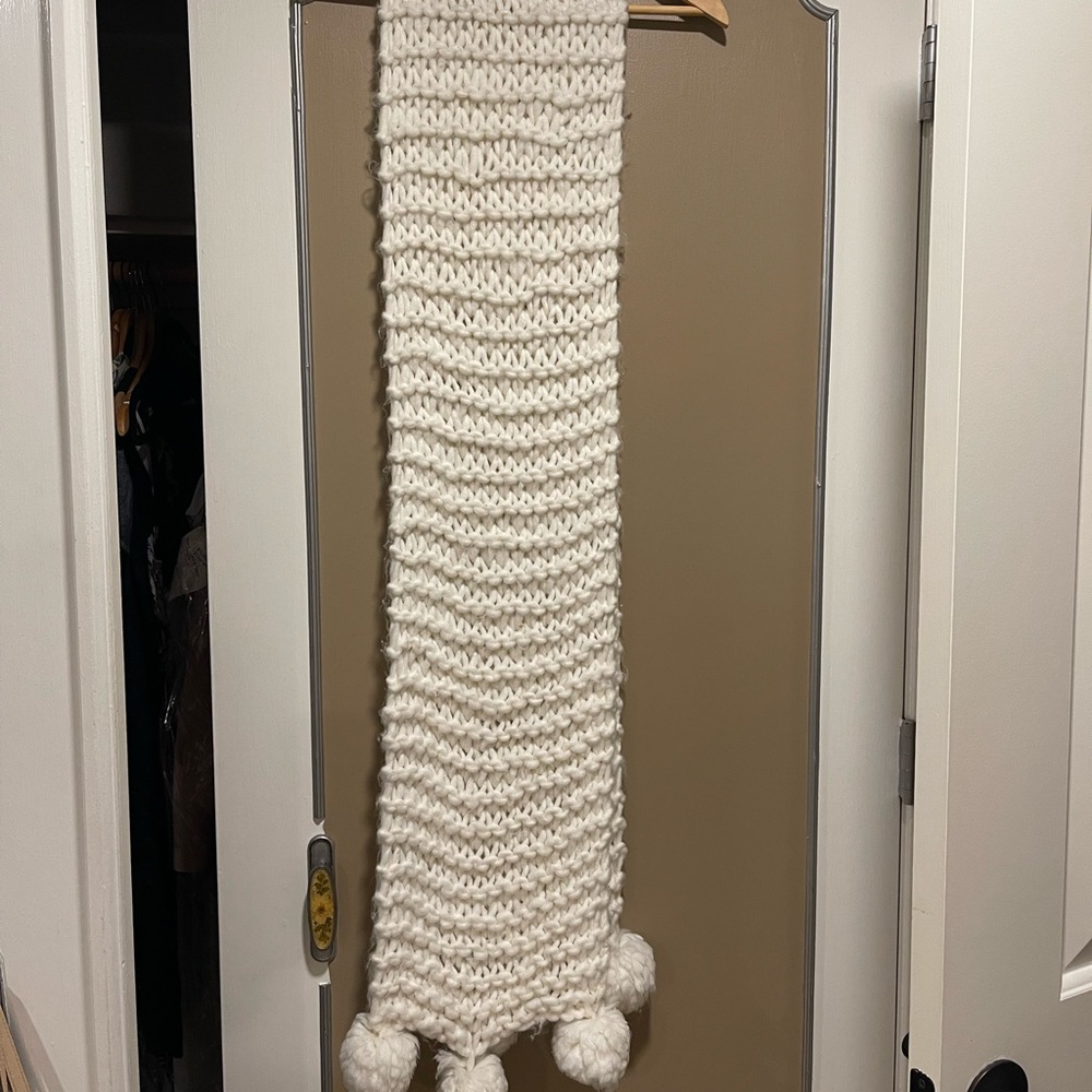 Ann Taylor - long warm scarf